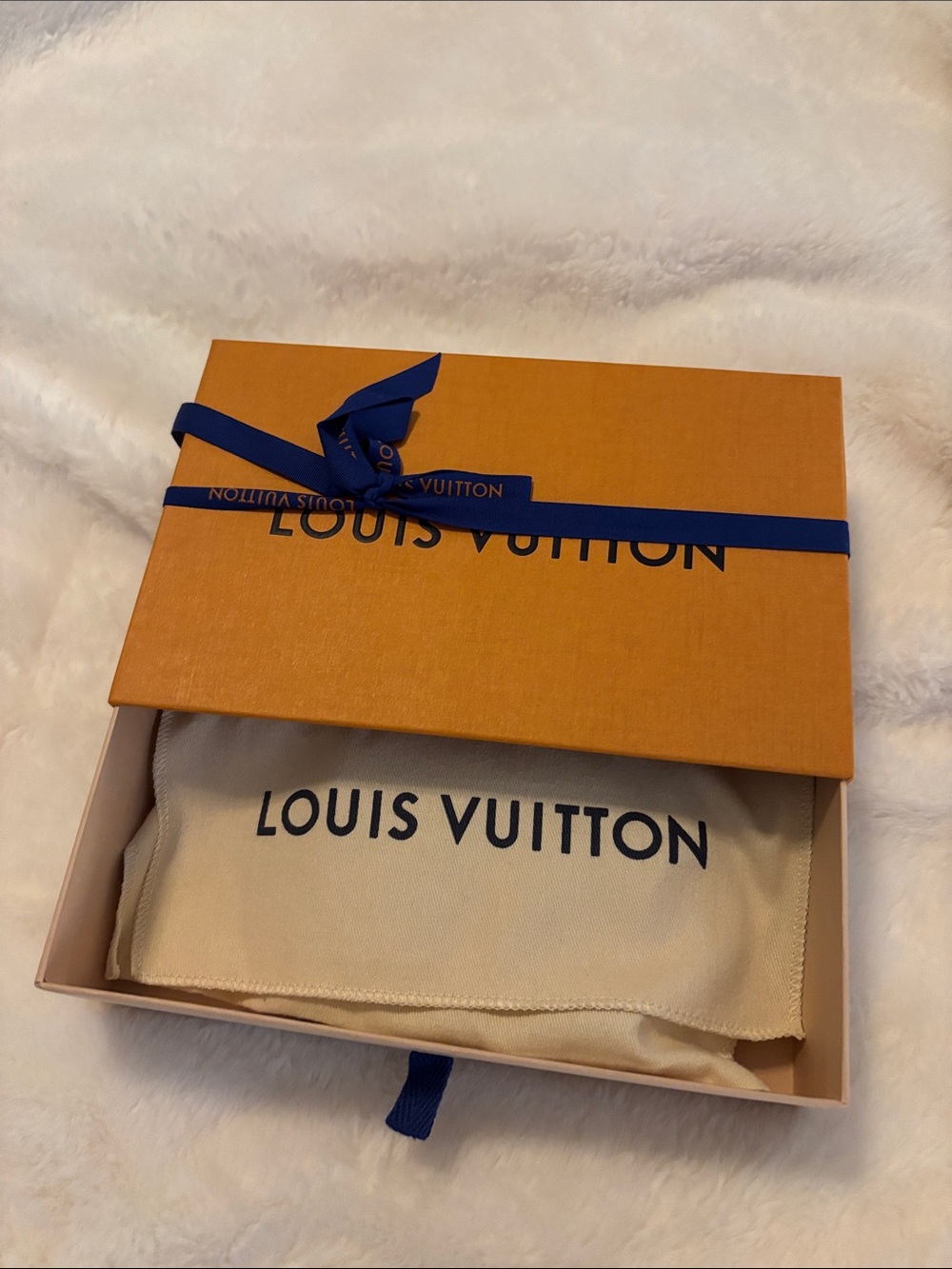 Authentic Louis Vuitton Victorine Wallet in Monogram. EUC - Picture 7 of 7